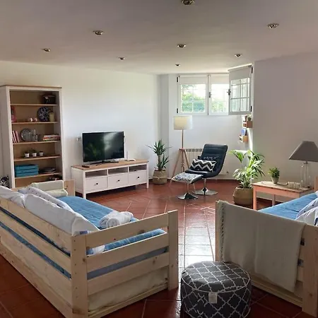 Acogedor Basement En Un Lugar Privilegiado Кинтес